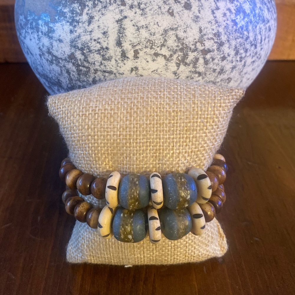 LiV deSigns Natural Wood Bead Stretch Bracelet